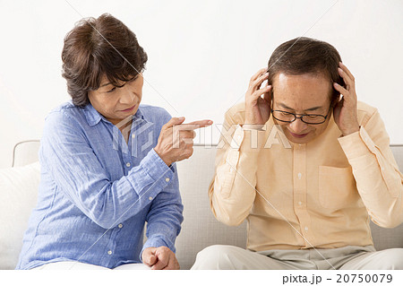 妻に責められるシニア夫 妻に責められるシニア夫 20750079