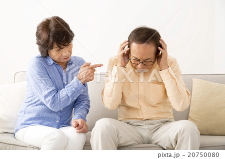 妻に責められるシニア夫 妻に責められるシニア夫 20750080