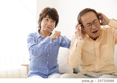 妻に責められるシニア夫 20750088
