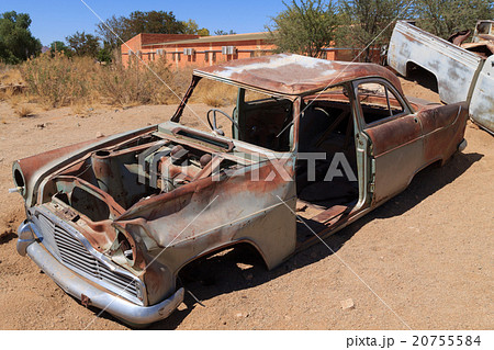 Abandoned car 20755584