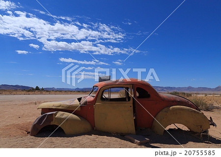 Abandoned car 20755585