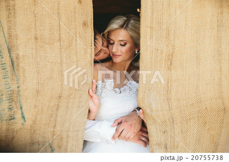 Beautiful wedding couple in doorway 20755738
