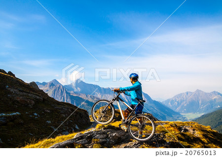 Mountain biker 20765013