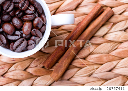 coffee beans and cinnamon 20767411