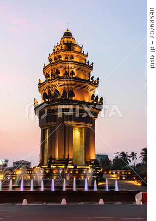 The twilight time at Independence Monument. 20768540