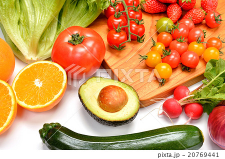 ヘルシーな野菜や果物の食材イメージ。 20769441