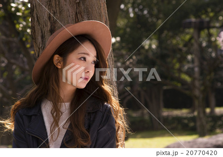 自然体の女性 20770420