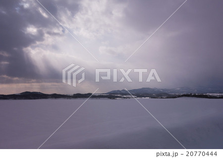 真狩村　冬の夕景 20770444