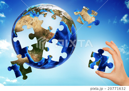 Hand making earth puzzle 20771632