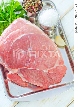 raw meat 20775971