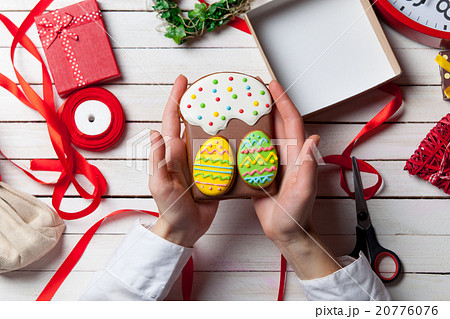 Female hands are holding Easter cookie 20776076