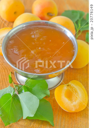 jam and apricots 20776149