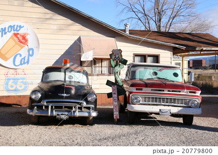 ルート66セリグマンにある車の写真素材