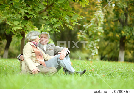 Happy senior couple  20780365