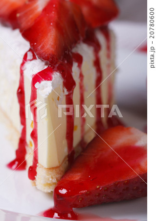 delicious cheesecake with fresh strawberries delicious cheesecake with fresh strawberries 20780600