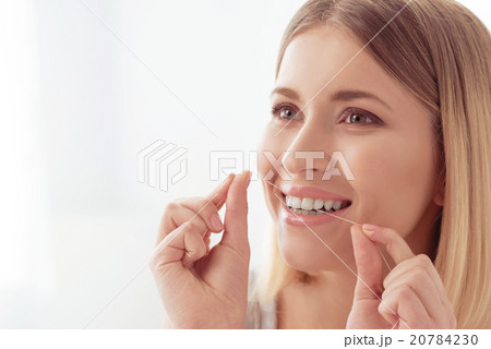 Cleaning teeth after tasty breakfast 20784230