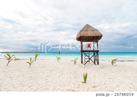 Lifeguard tower on  beach 20786059
