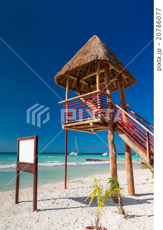 Lifeguard tower on caribbean beach 20786077
