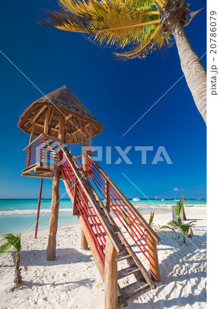 Lifeguard tower on caribbean beach 20786079