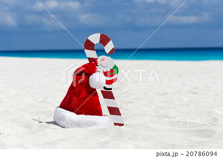 Santa Claus hat and cane at caribbean sandy beach 20786094