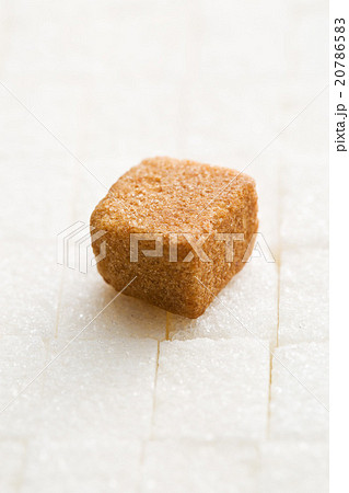 brown cane sugar cube 20786583
