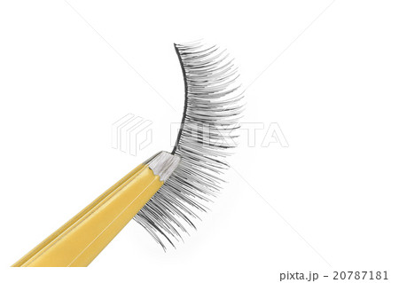 False lashes and yellow pincers 20787181