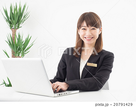 パソコンで仕事をするOL パソコンで仕事をするOL 20791429