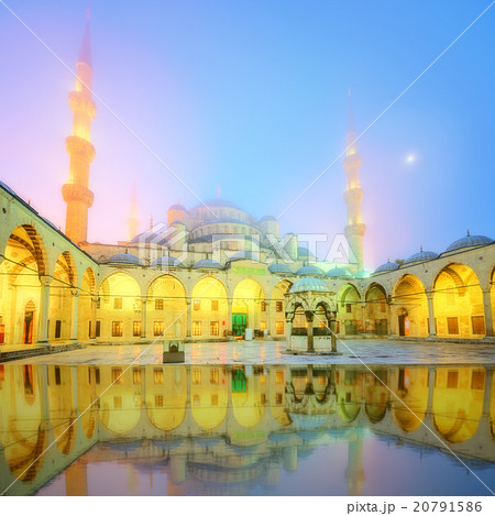 The Suleymaniye Mosque in Istanbul, Turkey 20791586