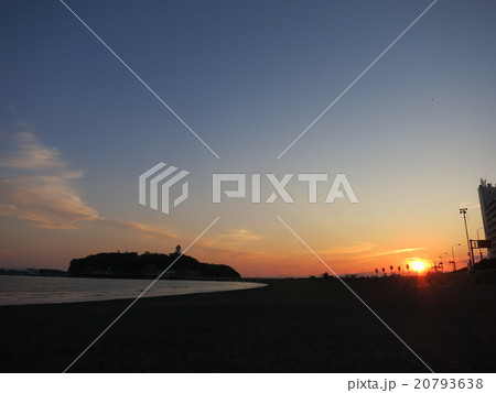 江の島の夕暮れ 20793638