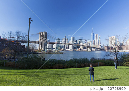 ブルックリン橋とマンハッタン 20798999