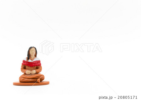 インディアン女性: Native American in sitting position インディアン女性: Native American in sitting position 20805171
