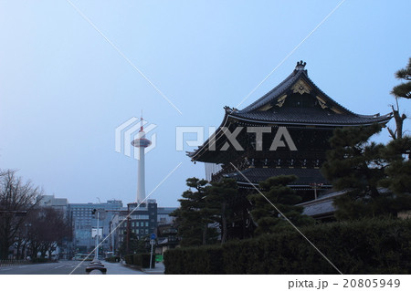 京都 朝の烏丸通りの風景 京都 朝の烏丸通りの風景 20805949