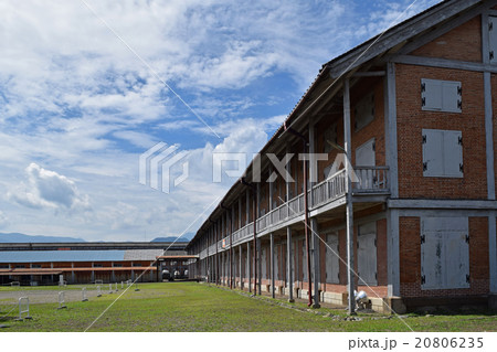 富岡製糸場　西置繭所と続く繰糸場　国宝 20806235