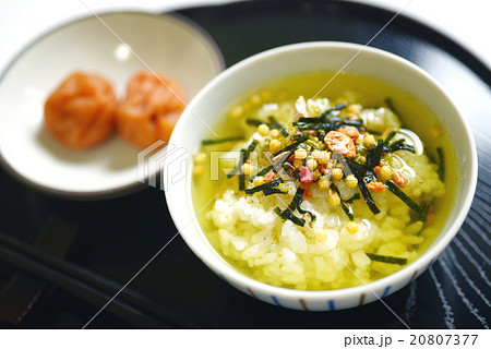 お茶漬け　お茶漬　おちゃづけ　梅干　ご飯　和　和食　緑茶　海苔　漬物 20807377