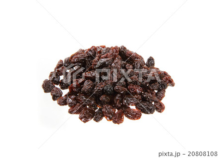 Dried raisins on a white background 20808108
