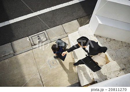 家を出発する父と子 家を出発する父と子 20811270