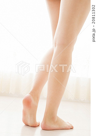 女性の脚 20811302