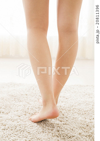 女性の脚 女性の脚 20811396
