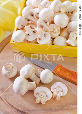 raw mushroom 20813361