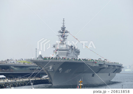 いずも　護衛艦　横浜　大桟橋 20813858
