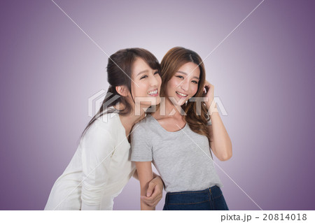 Asian woman with her friend 20814018