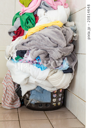 Laundry in basket 20814648