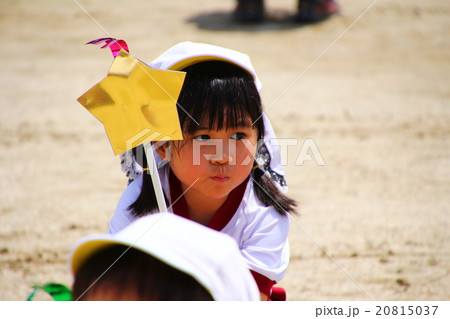 幼稚園運動会 女児 の写真素材