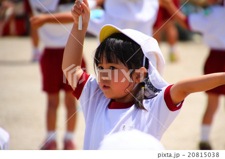 幼稚園運動会 女児 の写真素材