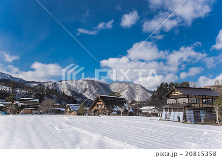 晴天の冬の白川郷 20815358