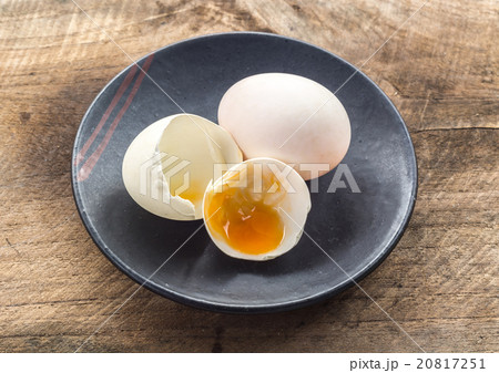 broken white egg shells on a black ceramic plate 20817251