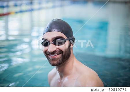 Smiling man wearing swim cap and goggles 20819771