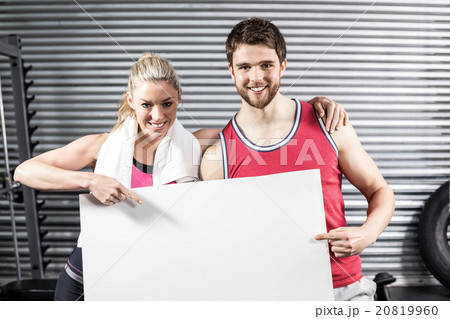 Fit couple holding blank paper Fit couple holding blank paper 20819960