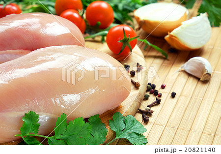 Raw chicken fillet with vegetables and spices. 20821140