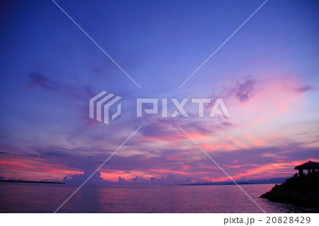 沖縄・観音崎の夕焼け 沖縄・観音崎の夕焼け 20828429